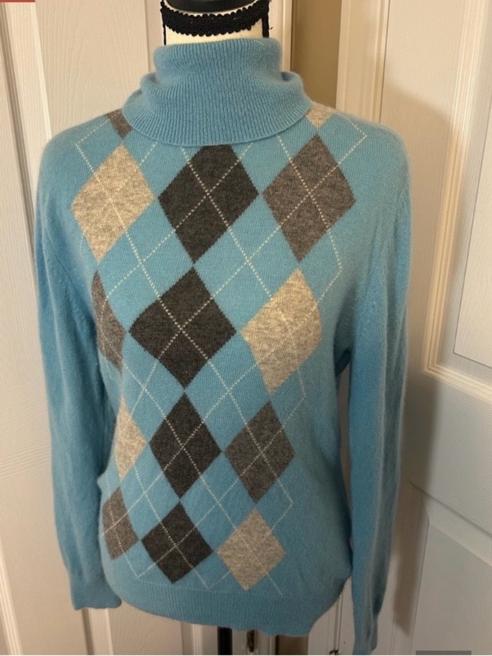 women’s cashmere turtleneck size L Large